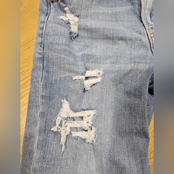 Abercrombie Kids size 15/16‎ light wash distressed denim jean shorts - Picture 2 of 5